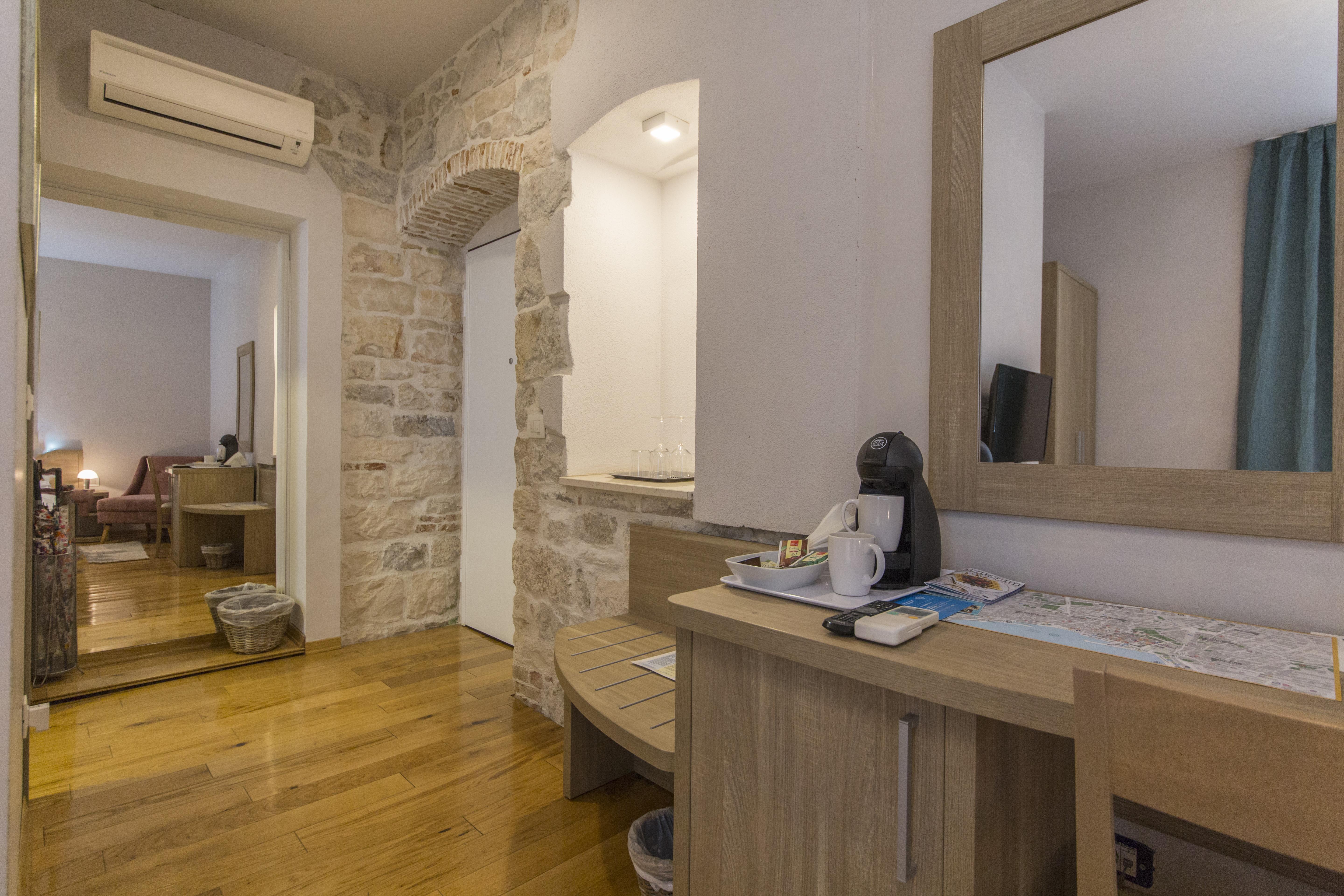 Tifani Luxury Rooms Split Exterior photo