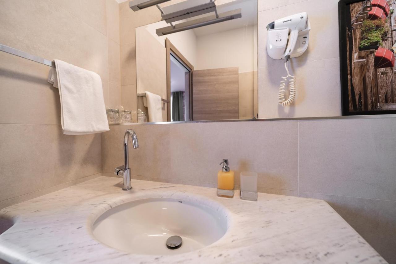 Tifani Luxury Rooms Split Exterior photo