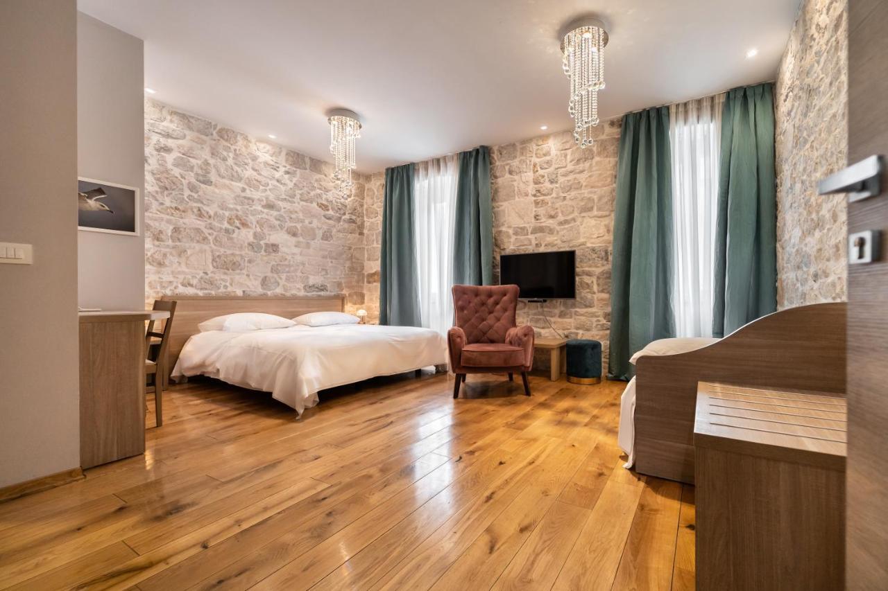 Tifani Luxury Rooms Split Exterior photo