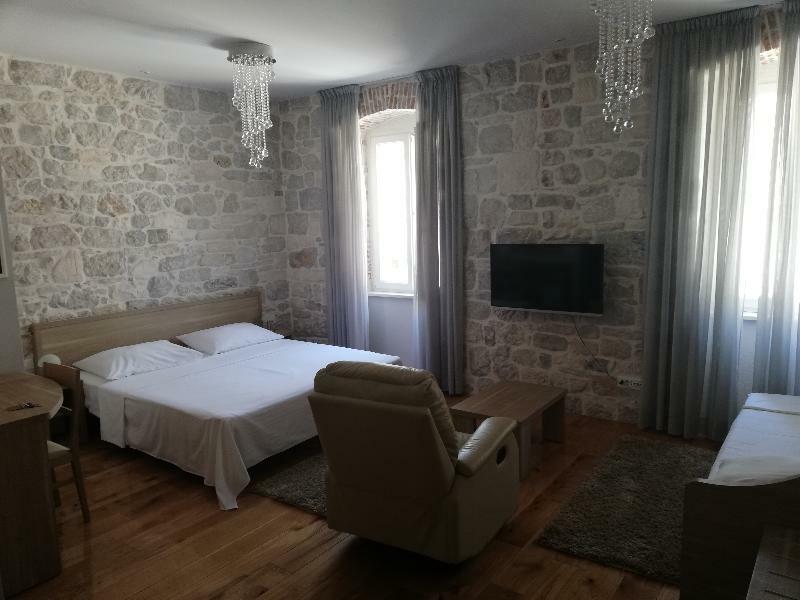 Tifani Luxury Rooms Split Exterior photo